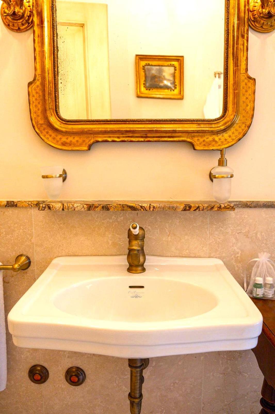 La Casa Di Agartha Bed & Breakfast Bolsena Bagian luar foto